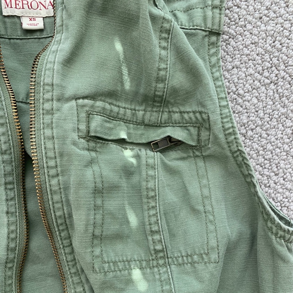 Women’s Vest - Picture 2 of 4